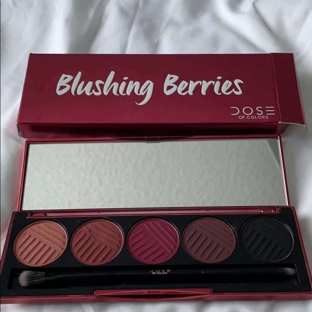 Dose of colors Blushing Berries eyeshadow palette
